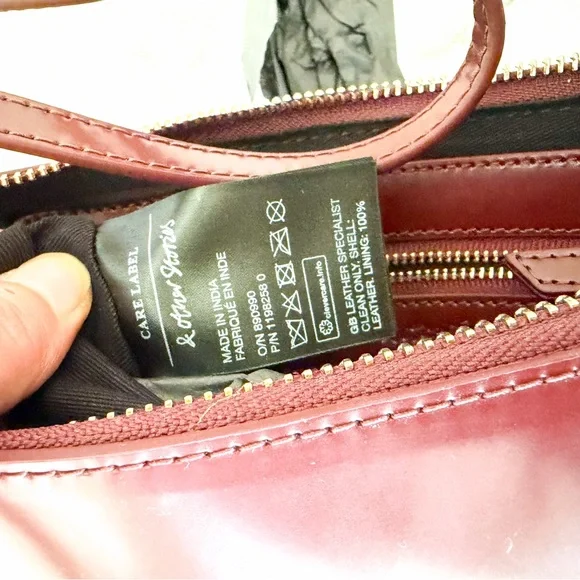 & Other Stories Sleek Leather Shoulder Bag in Burgundy Oxblood - Picture 9 of 14